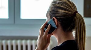 How Can You Report Scam Calls Like 02033222305 in the UK