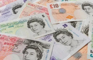 How Are UK Gilts and Borrowing Costs Influencing the Pound